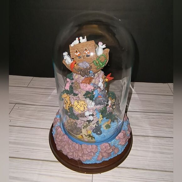 Vintage Holiday Noah's Ark Music Box by Bill Bell Glass Cover Franklin MINT 9.5"